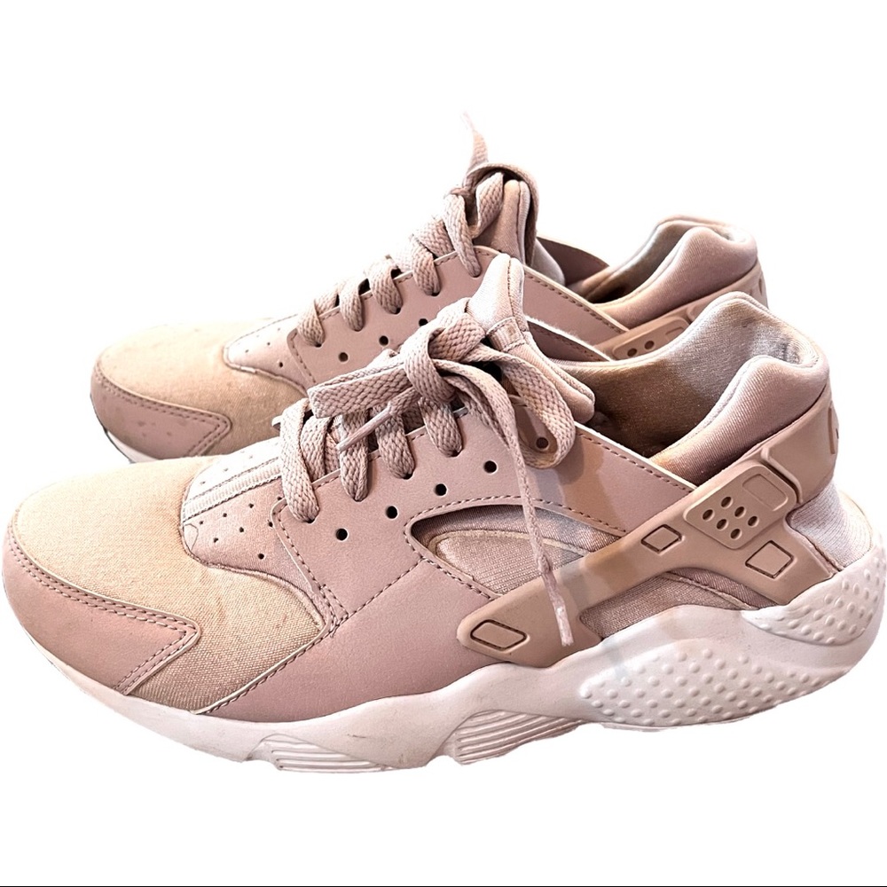 Nike Huarache in very pale mauve pink